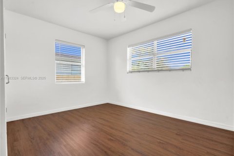 House in Fort Lauderdale, Florida 3 bedrooms, 86.77 sq.m. № 2048780 - photo 17