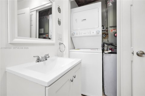 House in Fort Lauderdale, Florida 3 bedrooms, 86.77 sq.m. № 2048780 - photo 15