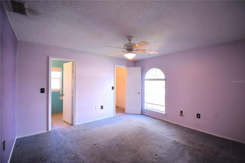 House in Winter Haven, Florida 3 bedrooms, 116.03 sq.m. № 2421781 - photo 2