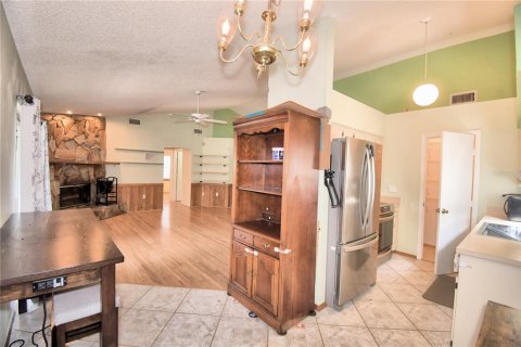House in Winter Haven, Florida 3 bedrooms, 116.03 sq.m. № 2421781 - photo 14