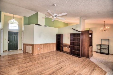 House in Winter Haven, Florida 3 bedrooms, 116.03 sq.m. № 2421781 - photo 12
