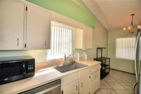 House in Winter Haven, Florida 3 bedrooms, 116.03 sq.m. № 2421781 - photo 20