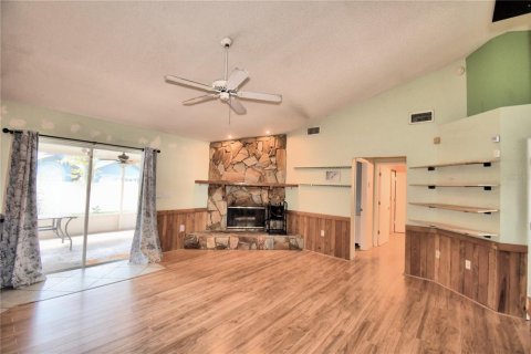 House in Winter Haven, Florida 3 bedrooms, 116.03 sq.m. № 2421781 - photo 9