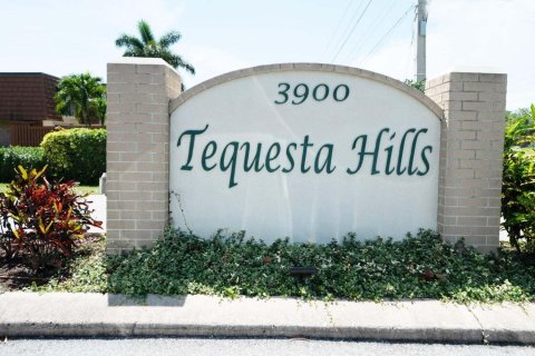 Touwnhouse à louer à Tequesta, Floride: 2 chambres, 123.1 m2 № 1229102 - photo 1