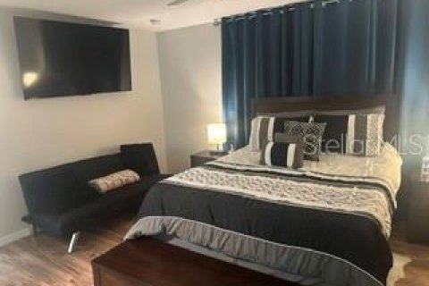 Купить виллу или дом в Норт-Порт, Флорида 8 комнат, 146.6м2, № 2299942 - фото 9