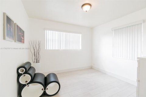 House in West Park, Florida 3 bedrooms, 116.87 sq.m. № 1628061 - photo 8