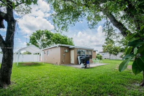 House in West Park, Florida 3 bedrooms, 116.87 sq.m. № 1628061 - photo 10