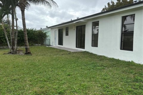 Casa en venta en Homestead, Florida, 3 dormitorios, 123.93 m2 № 2007436 - foto 21