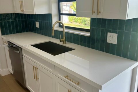 House in Homestead, Florida 3 bedrooms, 123.93 sq.m. № 2007436