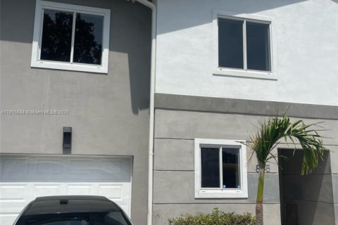 Touwnhouse à vendre à Fort Lauderdale, Floride: 3 chambres, 95.88 m2 № 1766713 - photo 2