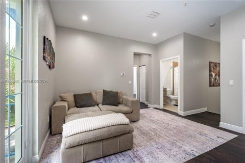 Townhouse in Miramar, Florida 3 bedrooms, 165.55 sq.m. № 2066368 - photo 18