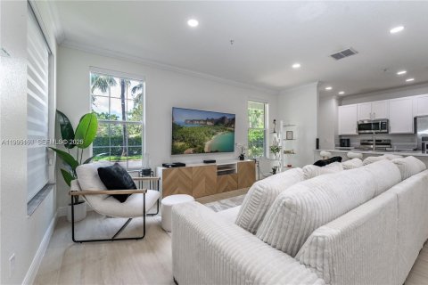 Townhouse in Miramar, Florida 3 bedrooms, 165.55 sq.m. № 2066368 - photo 12