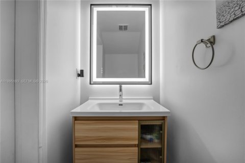 Townhouse in Miramar, Florida 3 bedrooms, 165.55 sq.m. № 2066368 - photo 15