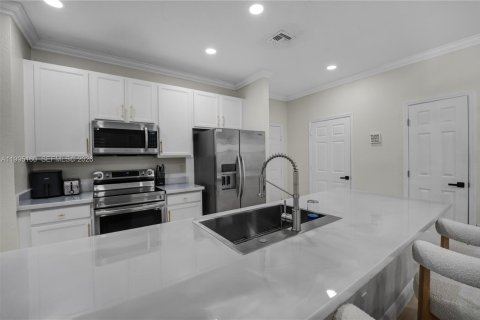 Townhouse in Miramar, Florida 3 bedrooms, 165.55 sq.m. № 2066368 - photo 8