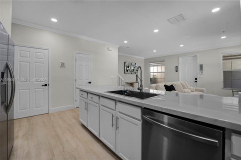 Townhouse in Miramar, Florida 3 bedrooms, 165.55 sq.m. № 2066368 - photo 5