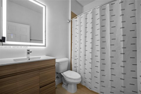 Townhouse in Miramar, Florida 3 bedrooms, 165.55 sq.m. № 2066368 - photo 22