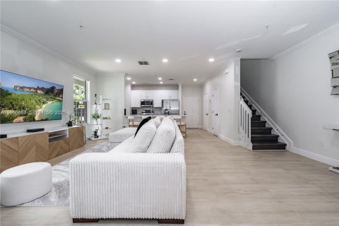 Townhouse in Miramar, Florida 3 bedrooms, 165.55 sq.m. № 2066368 - photo 16