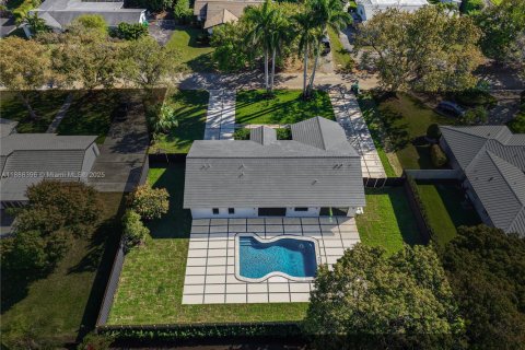 Villa ou maison à vendre à Palmetto Bay, Floride: 5 chambres, 232.44 m2 № 1938819 - photo 28