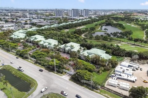 Купить кондоминиум в Дорал, Флорида 1 комната, 99.41м2, № 2056145 - фото 17