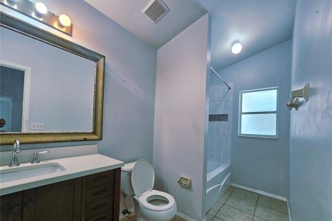 Снять в аренду виллу или дом в Киссимми, Флорида 9 комнат, 142.88м2, № 1809926 - фото 8