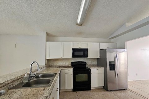 Снять в аренду виллу или дом в Киссимми, Флорида 9 комнат, 142.88м2, № 1809926 - фото 5
