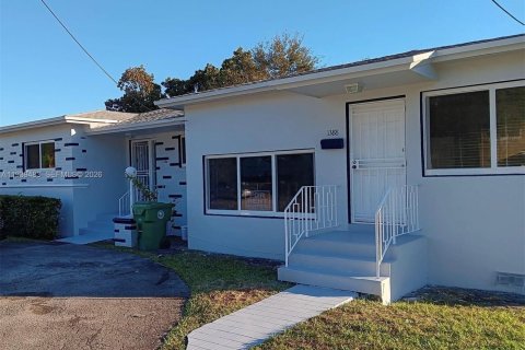 House in Miami, Florida 3 bedrooms, 191.19 sq.m. № 1997470