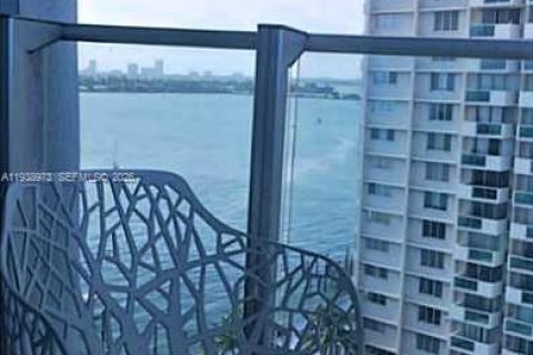 Снять в аренду кондоминиум в Майами-Бич, Флорида 1 спальня, 64.47м2, № 1996739 - фото 2