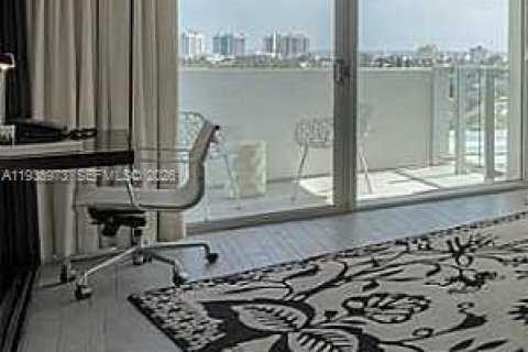 Снять в аренду кондоминиум в Майами-Бич, Флорида 1 спальня, 64.47м2, № 1996739 - фото 25