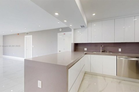 Condominio en venta en Aventura, Florida, 2 dormitorios, 106.19 m2 № 1981234 - foto 18