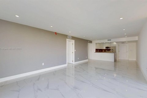 Condominio en venta en Aventura, Florida, 2 dormitorios, 106.19 m2 № 1981234 - foto 9