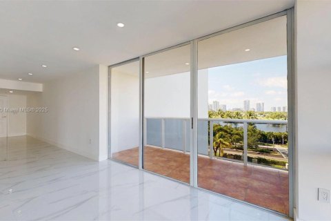 Condominio en venta en Aventura, Florida, 2 dormitorios, 106.19 m2 № 1981234 - foto 3