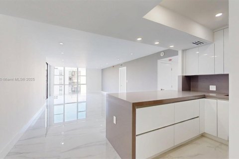 Condominio en venta en Aventura, Florida, 2 dormitorios, 106.19 m2 № 1981234 - foto 16