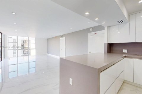 Condominio en venta en Aventura, Florida, 2 dormitorios, 106.19 m2 № 1981234 - foto 15