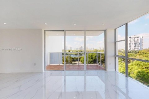 Condominio en venta en Aventura, Florida, 2 dormitorios, 106.19 m2 № 1981234 - foto 12