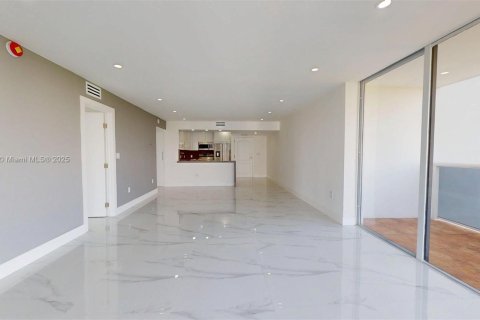 Condominio en venta en Aventura, Florida, 2 dormitorios, 106.19 m2 № 1981234 - foto 10