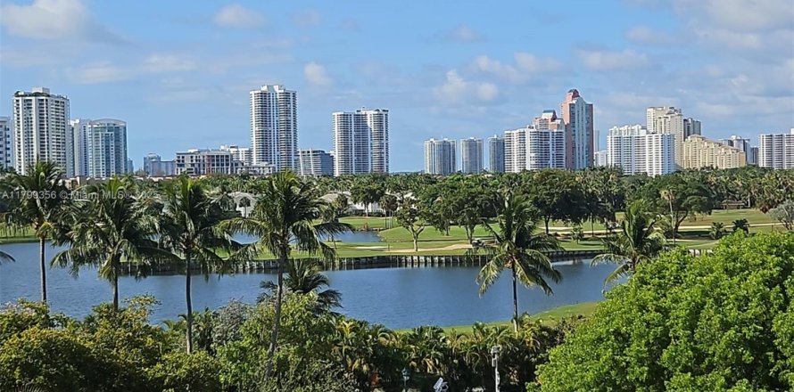 Condominio en Aventura, Florida, 2 dormitorios  № 1981234