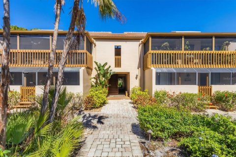 Condo in Sarasota, Florida, 2 bedrooms  № 1538231 - photo 1