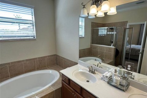 House in Venice, Florida 3 bedrooms, 172.61 sq.m. № 2395820 - photo 10