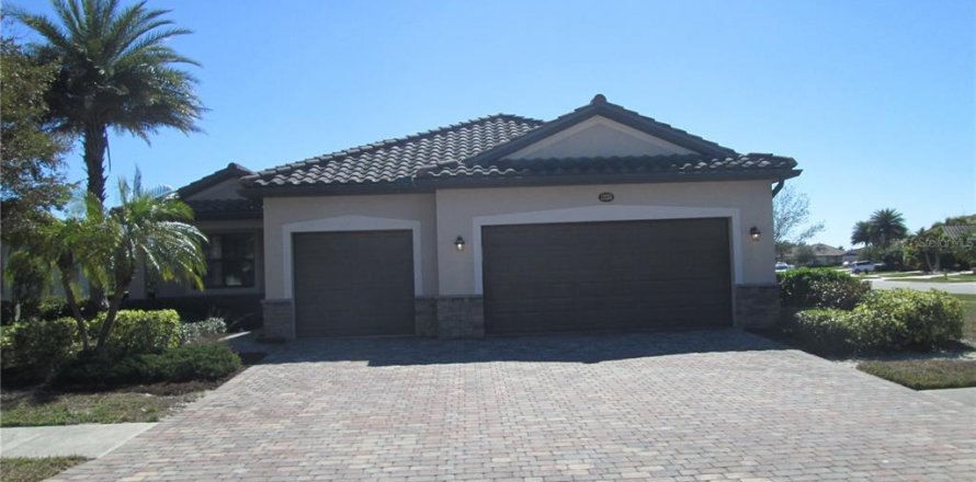 House in Venice, Florida 3 bedrooms, 172.61 sq.m. № 2395820