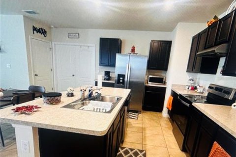 House in Davenport, Florida 3 bedrooms, 150.97 sq.m. № 2224849 - photo 13