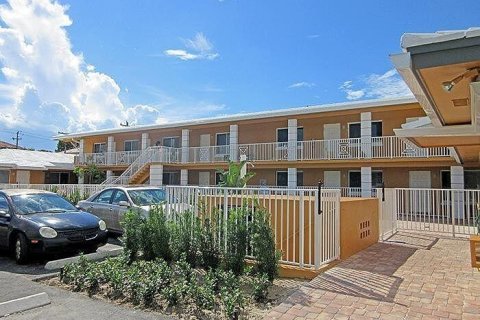 Снять в аренду квартиру в Бока-Ратон, Флорида 2 спальни, 92.9м2, № 1210298 - фото 1