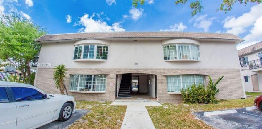 Condominio en Lauderhill, Florida, 3 dormitorios № 1932611