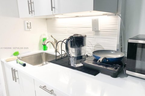 Copropriété à vendre à Sunny Isles Beach, Floride: 33.44 m2 № 2049980 - photo 10