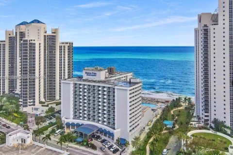 Studio à Condo à Sunny Isles Beach, Floride  № 2049980