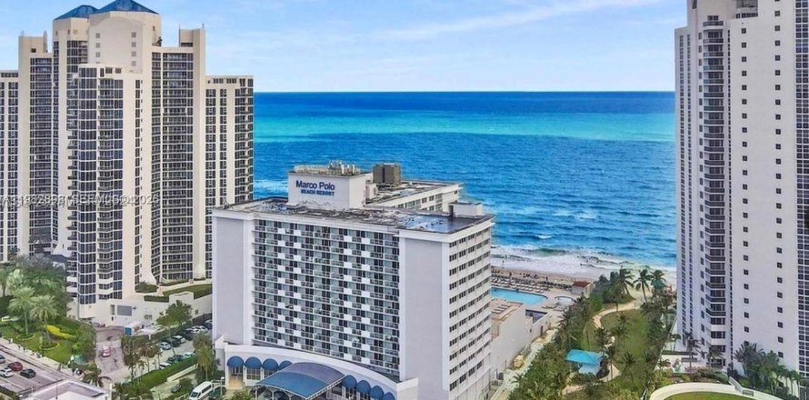 Studio à Condo à Sunny Isles Beach, Floride  № 2049980