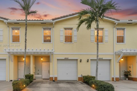 Adosado en Lauderhill, Florida 3 dormitorios, 138.98 m2 № 2000721