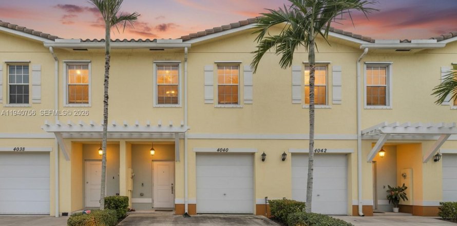 Adosado en Lauderhill, Florida 3 dormitorios, 138.98 m2 № 2000721