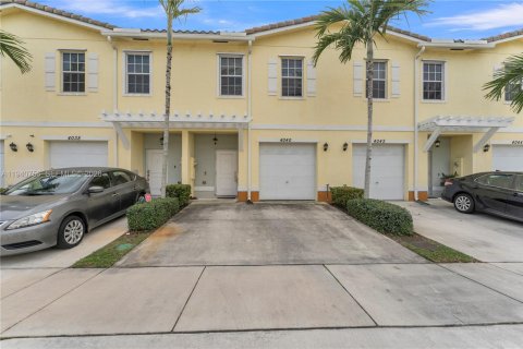 Adosado en venta en Lauderhill, Florida, 3 dormitorios, 138.98 m2 № 2000721 - foto 8