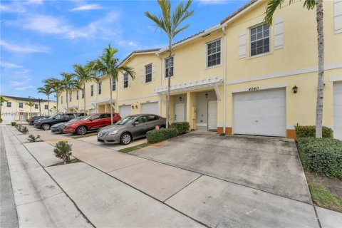 Adosado en venta en Lauderhill, Florida, 3 dormitorios, 138.98 m2 № 2000721 - foto 10