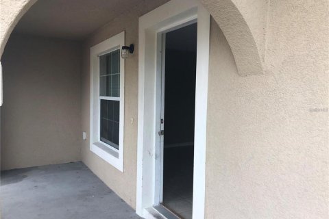 Appartement à louer à Kissimmee, Floride: 3 chambres, 121.14 m2 № 2231821 - photo 2